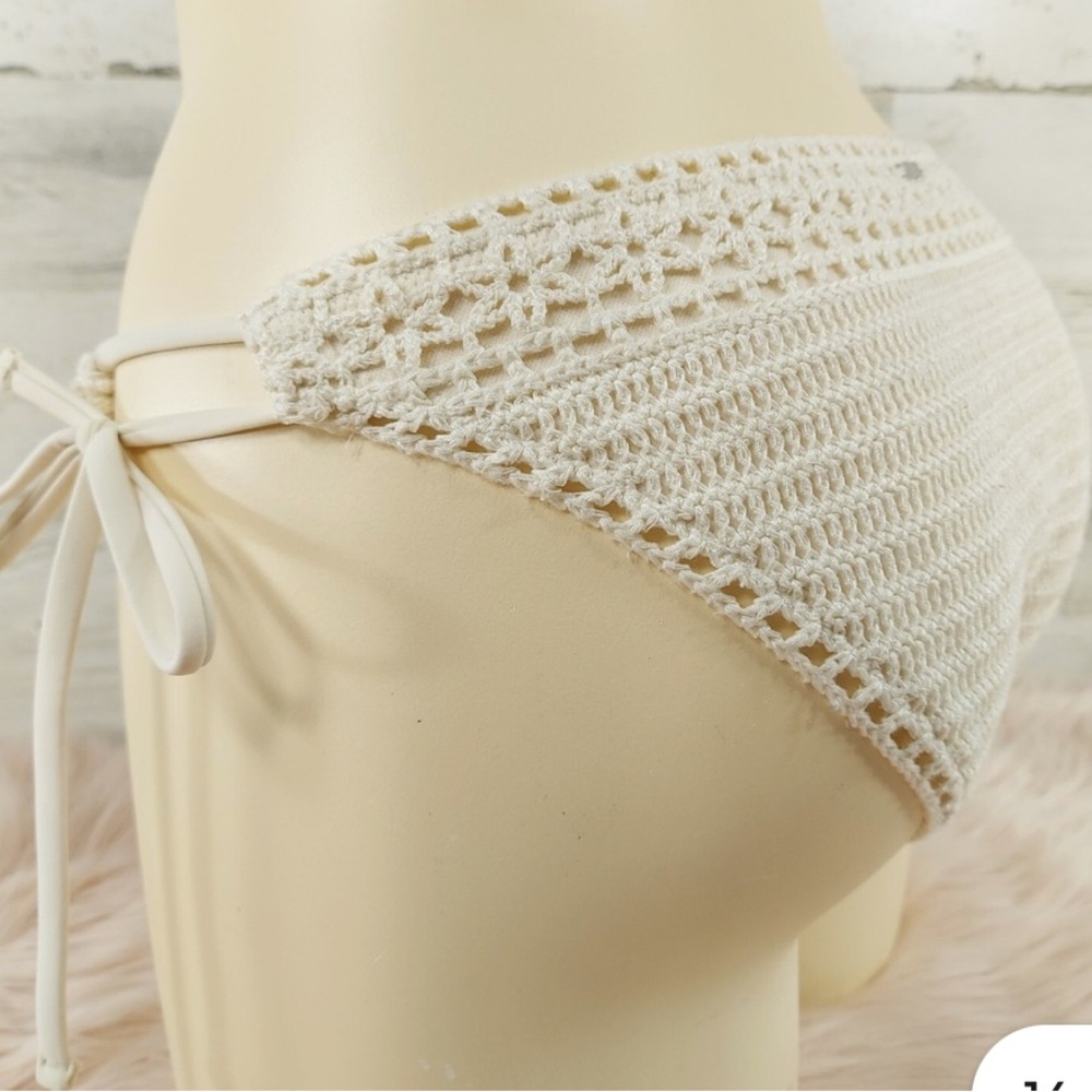 Elegant Cream Crochet Bikini Set Size M - Picture 4 of 5